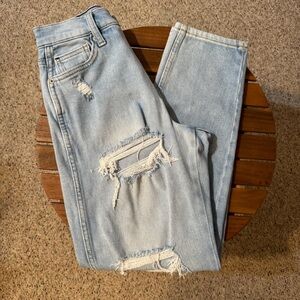 Arizona Light Blue Distressed Women Juniors Jeans/ size:3/ Curvy mom jean